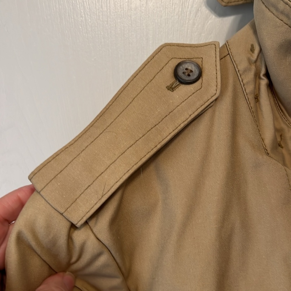Brown vintage raincoat. - Picture 10 of 16